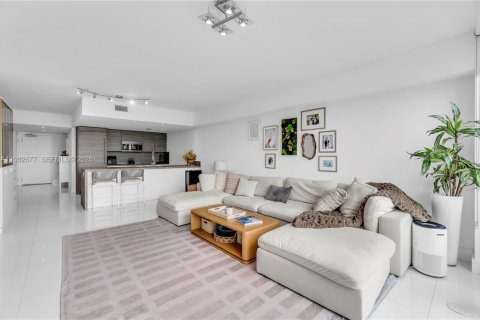 Condo in Sunny Isles Beach, Florida, 2 bedrooms № 2188274 - photo 17