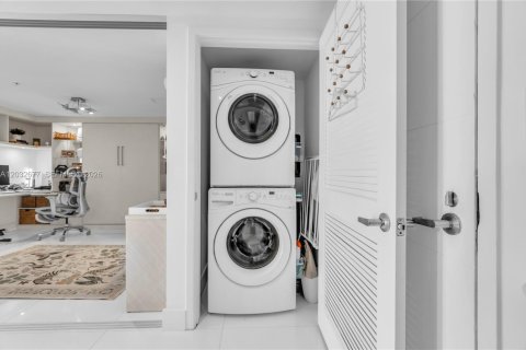 Condo in Sunny Isles Beach, Florida, 2 bedrooms № 2188274 - photo 29