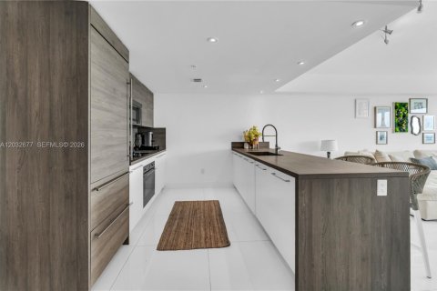 Condo in Sunny Isles Beach, Florida, 2 bedrooms № 2188274 - photo 10