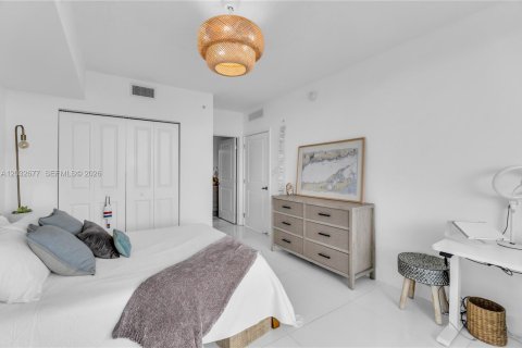 Condo in Sunny Isles Beach, Florida, 2 bedrooms № 2188274 - photo 20