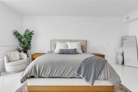Condo in Sunny Isles Beach, Florida, 2 bedrooms № 2188274 - photo 24