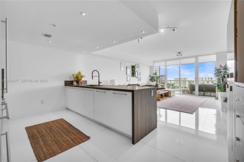 Condo in Sunny Isles Beach, Florida, 2 bedrooms № 2188274 - photo 9