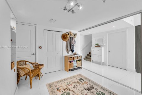 Condo in Sunny Isles Beach, Florida, 2 bedrooms № 2188274 - photo 7