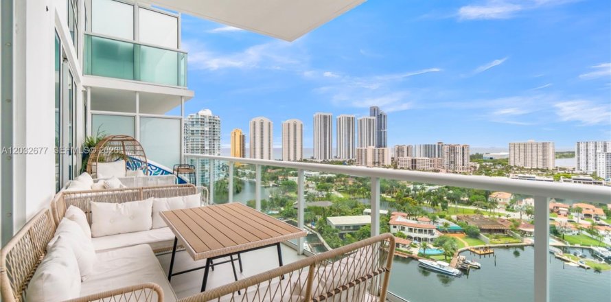 Condo in Sunny Isles Beach, Florida, 2 bedrooms № 2188274