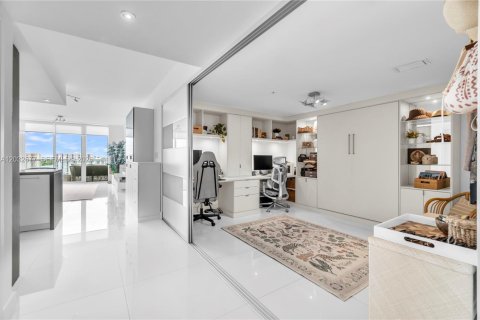 Condo in Sunny Isles Beach, Florida, 2 bedrooms № 2188274 - photo 3