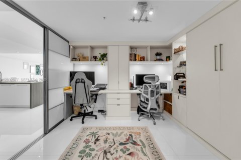 Condo in Sunny Isles Beach, Florida, 2 bedrooms № 2188274 - photo 4