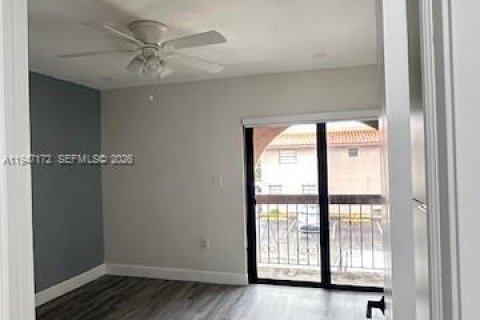 Touwnhouse à louer à Hialeah, Floride: 2 chambres, 80.55 m2 № 2003295 - photo 13