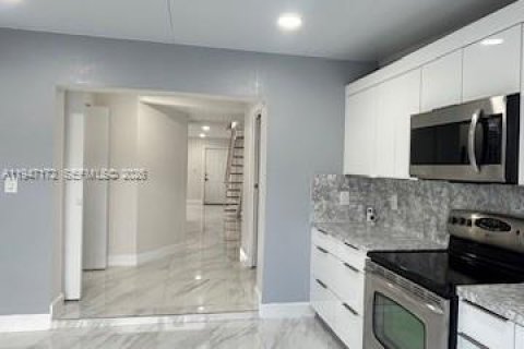 Touwnhouse à louer à Hialeah, Floride: 2 chambres, 80.55 m2 № 2003295 - photo 5