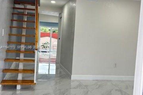 Touwnhouse à louer à Hialeah, Floride: 2 chambres, 80.55 m2 № 2003295 - photo 9