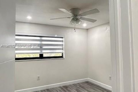 Touwnhouse à louer à Hialeah, Floride: 2 chambres, 80.55 m2 № 2003295 - photo 16