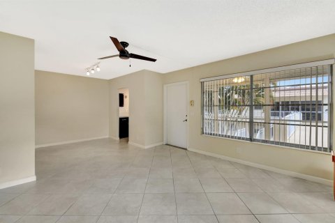 Condo in Boynton Beach, Florida, 2 bedrooms № 2245898 - photo 13