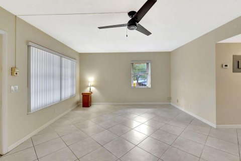 Condo in Boynton Beach, Florida, 2 bedrooms № 2245898 - photo 10
