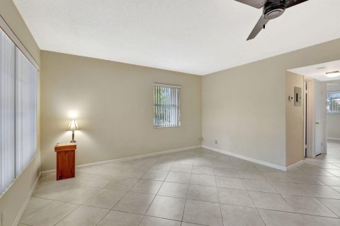 Condo in Boynton Beach, Florida, 2 bedrooms № 2245898 - photo 5
