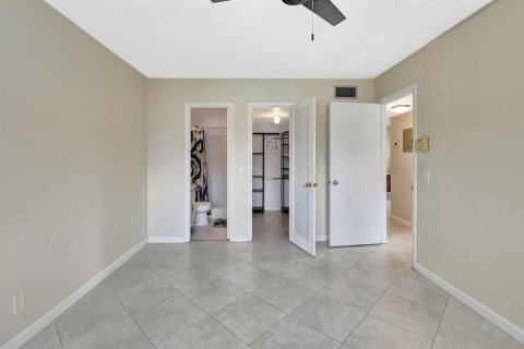 Condo in Boynton Beach, Florida, 2 bedrooms № 2245898 - photo 24