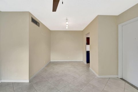 Condo in Boynton Beach, Florida, 2 bedrooms № 2245898 - photo 12