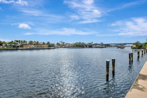 Condo in Boynton Beach, Florida, 2 bedrooms № 2245898 - photo 2
