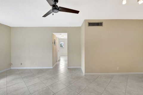 Condo in Boynton Beach, Florida, 2 bedrooms № 2245898 - photo 11