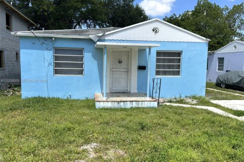 House in Miami, Florida 3 bedrooms, 148.64 sq.m. № 2073251