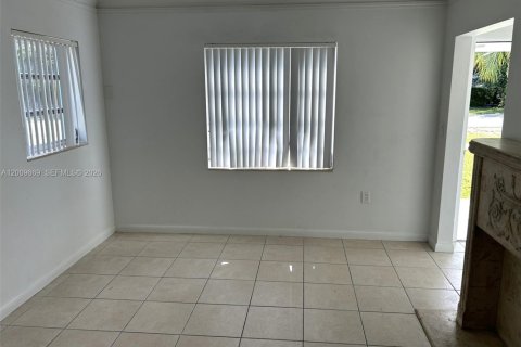 House in Miami, Florida 3 bedrooms, 148.64 sq.m. № 2073251 - photo 4