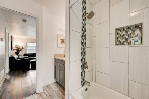 Townhouse in Sarasota, Florida 2 bedrooms, 78.04 sq.m. № 1888632 - photo 22