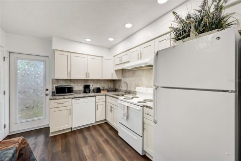 Townhouse in Sarasota, Florida 2 bedrooms, 78.04 sq.m. № 1888632 - photo 11