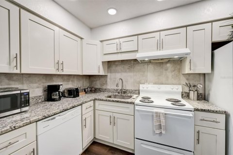 Townhouse in Sarasota, Florida 2 bedrooms, 78.04 sq.m. № 1888632 - photo 10