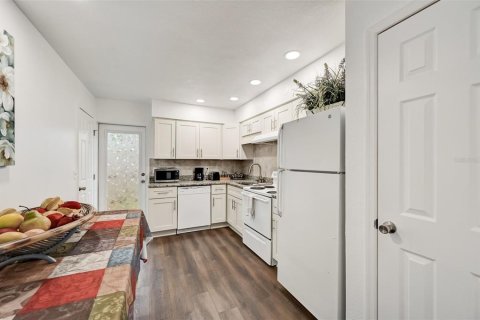 Townhouse in Sarasota, Florida 2 bedrooms, 78.04 sq.m. № 1888632 - photo 7