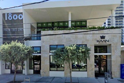 Commercial property in Miami Beach, Florida № 1986991 - photo 1