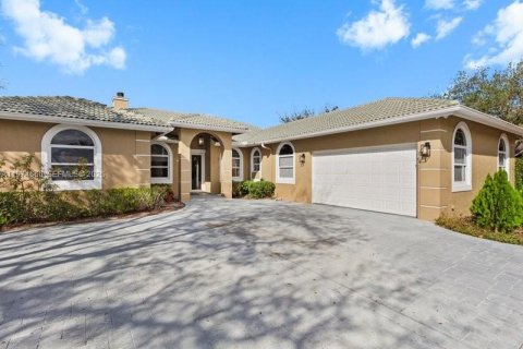 Casa en Plantation, Florida 7 dormitorios, 390.84 m2 № 2041280