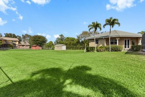 Casa en venta en Plantation, Florida, 7 dormitorios, 390.84 m2 № 2041280 - foto 12