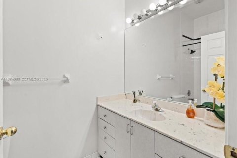 Casa en venta en Plantation, Florida, 7 dormitorios, 390.84 m2 № 2041280 - foto 28