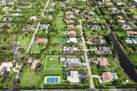 Casa en venta en Plantation, Florida, 7 dormitorios, 390.84 m2 № 2041280 - foto 3