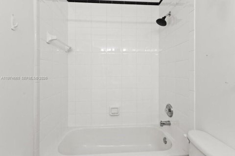 Casa en venta en Plantation, Florida, 7 dormitorios, 390.84 m2 № 2041280 - foto 27