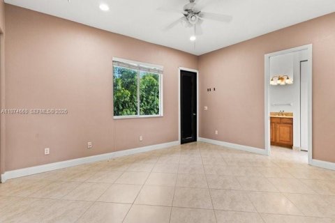 Casa en venta en Plantation, Florida, 7 dormitorios, 390.84 m2 № 2041280 - foto 20