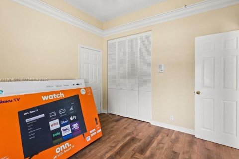 Casa en venta en Plantation, Florida, 7 dormitorios, 390.84 m2 № 2041280 - foto 29