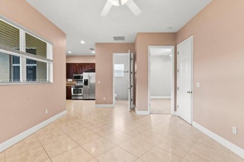 Casa en venta en Plantation, Florida, 7 dormitorios, 390.84 m2 № 2041280 - foto 23