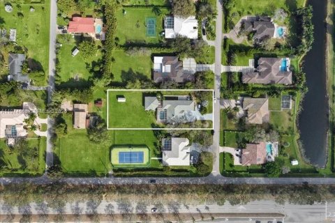 Casa en venta en Plantation, Florida, 7 dormitorios, 390.84 m2 № 2041280 - foto 4
