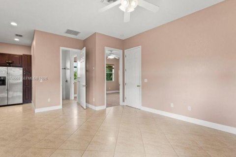 Casa en venta en Plantation, Florida, 7 dormitorios, 390.84 m2 № 2041280 - foto 22