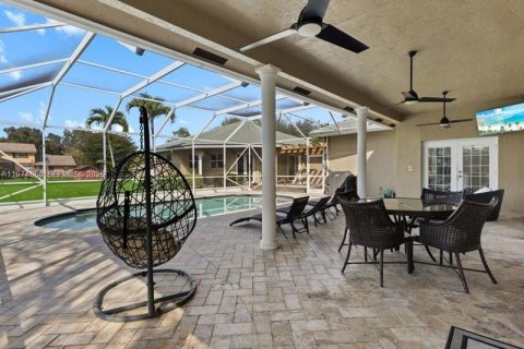 Casa en venta en Plantation, Florida, 7 dormitorios, 390.84 m2 № 2041280 - foto 15