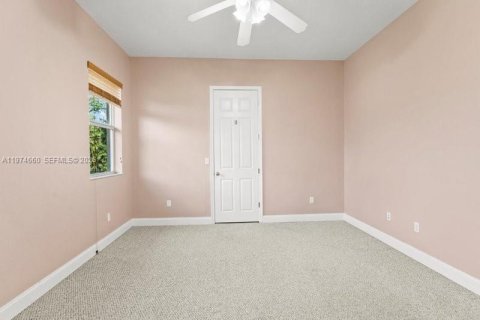 Casa en venta en Plantation, Florida, 7 dormitorios, 390.84 m2 № 2041280 - foto 18