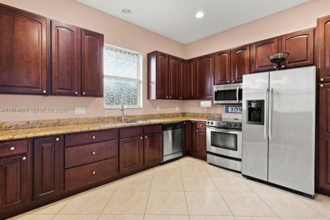 Casa en venta en Plantation, Florida, 7 dormitorios, 390.84 m2 № 2041280 - foto 21