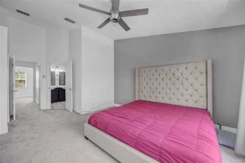 Townhouse in Tampa, Florida 2 bedrooms, 110 sq.m. № 2201470 - photo 23