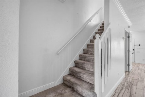 Townhouse in Tampa, Florida 2 bedrooms, 110 sq.m. № 2201470 - photo 18