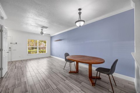 Townhouse in Tampa, Florida 2 bedrooms, 110 sq.m. № 2201470 - photo 12