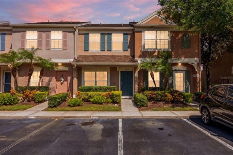 Townhouse in Tampa, Florida 2 bedrooms, 110 sq.m. № 2201470 - photo 2