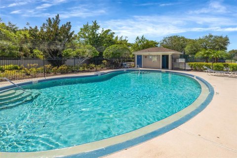Townhouse in Tampa, Florida 2 bedrooms, 110 sq.m. № 2201470 - photo 4