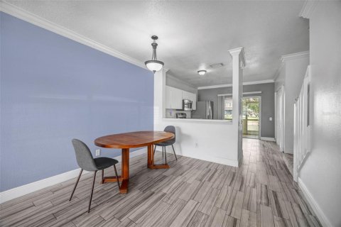 Townhouse in Tampa, Florida 2 bedrooms, 110 sq.m. № 2201470 - photo 9