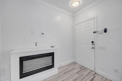 Townhouse in Tampa, Florida 2 bedrooms, 110 sq.m. № 2201470 - photo 5