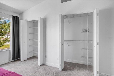 Townhouse in Tampa, Florida 2 bedrooms, 110 sq.m. № 2201470 - photo 28