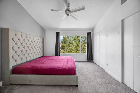 Townhouse in Tampa, Florida 2 bedrooms, 110 sq.m. № 2201470 - photo 24
